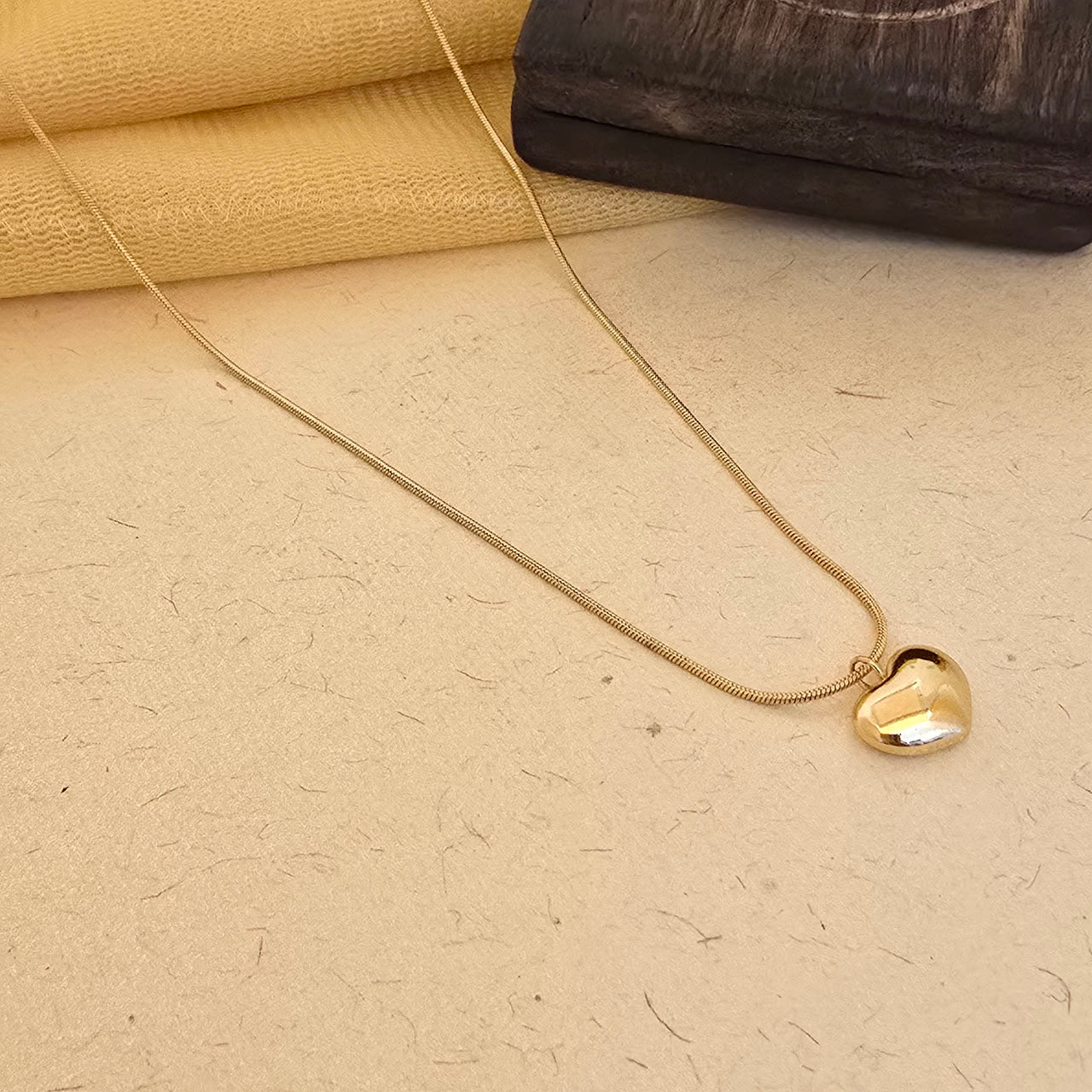 Minimal Gold Heart Pendant Necklace