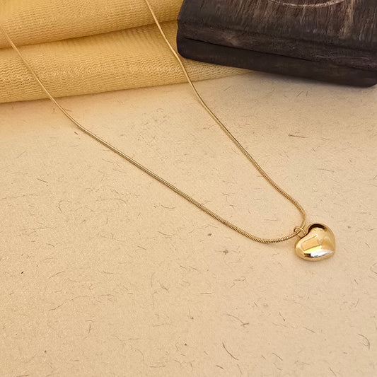 Minimal Gold Heart Pendant Necklace