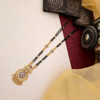 circular mangalsutra, antique gold mangalsutra, black bead mangalsutra, stone pendant mangalsutra, traditional indian mangalsutra, daily wear mangalsutra