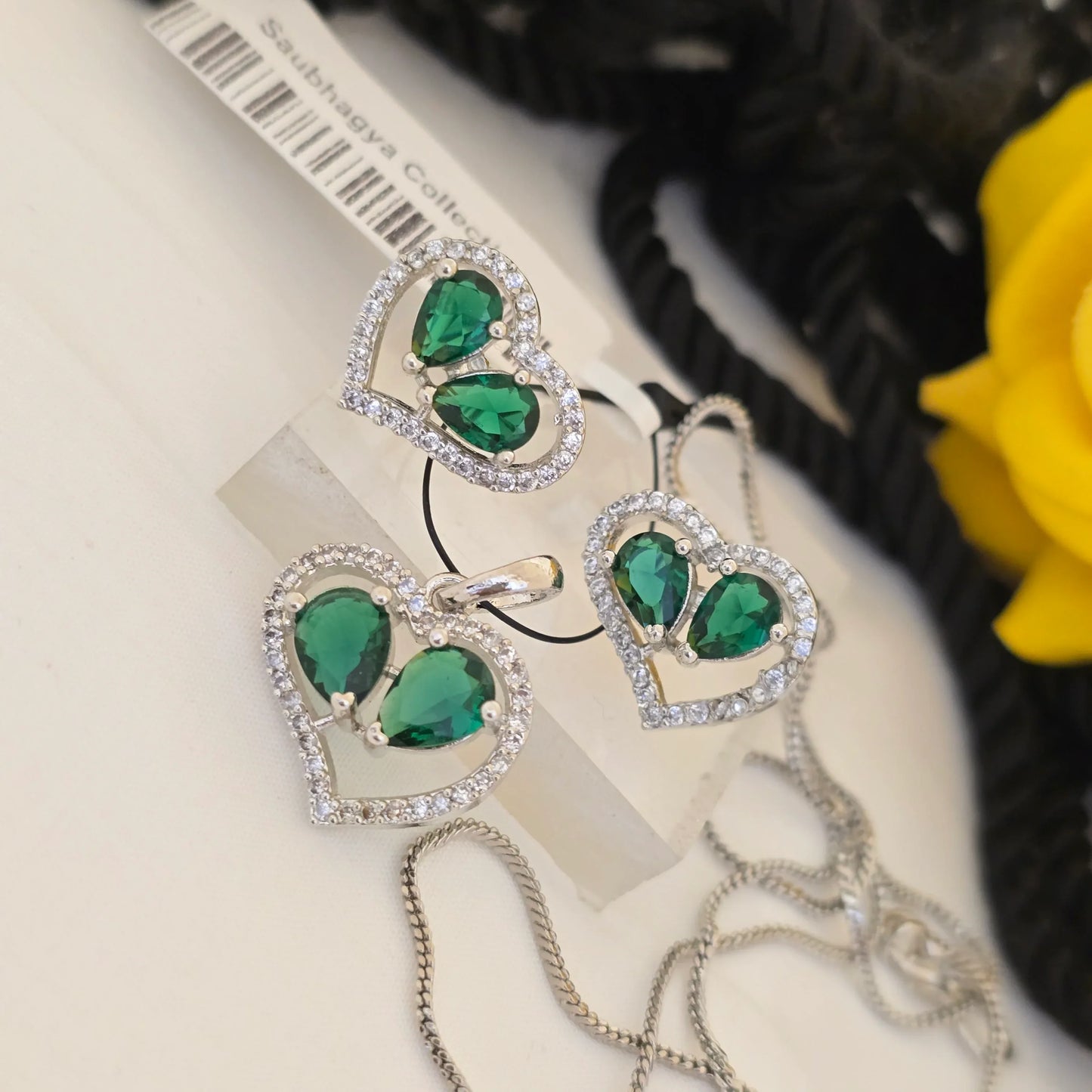 Heart-shaped_green_gemstone_jewelry_set - Saubhagya Collection 