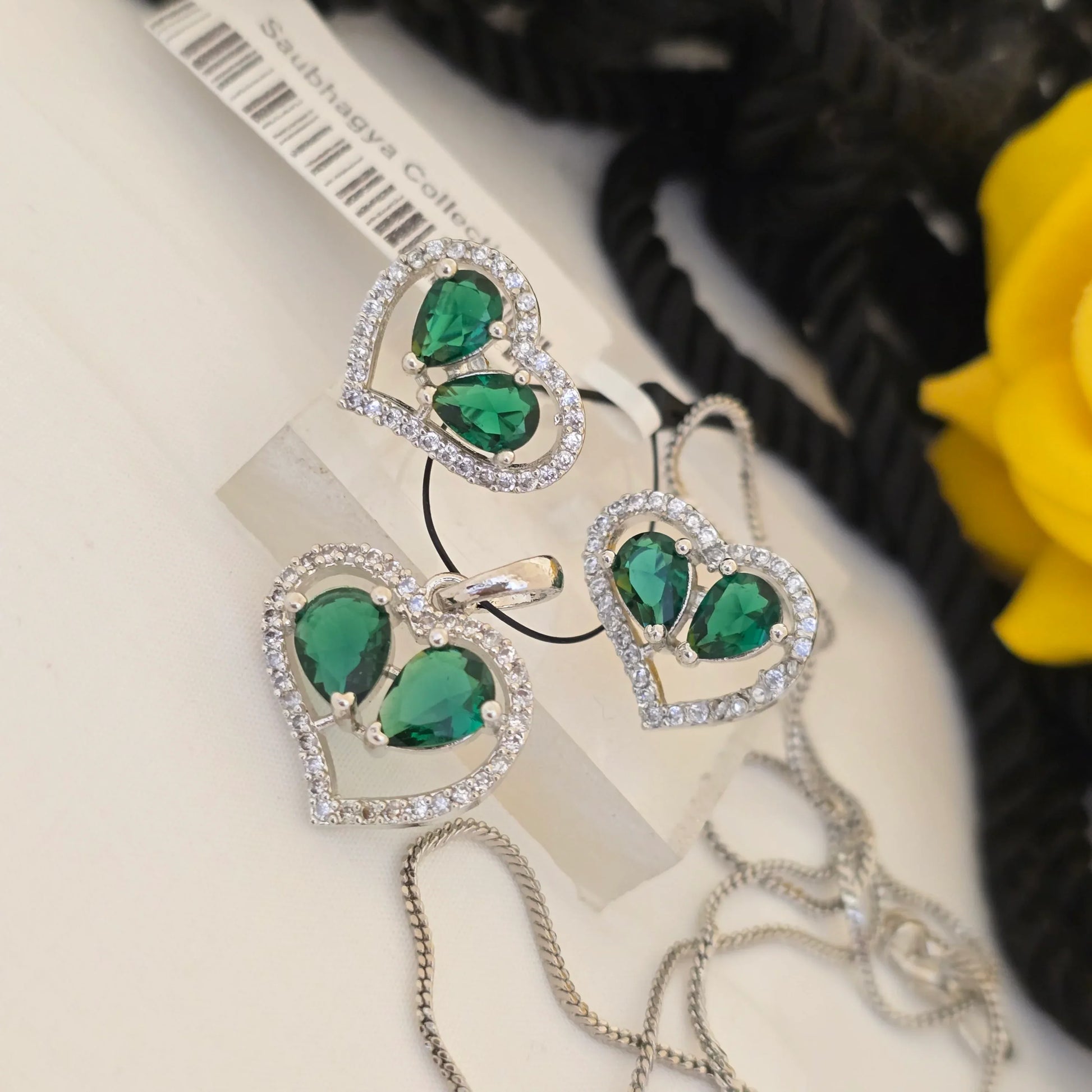Heart-shaped_green_gemstone_jewelry_set - Saubhagya Collection 