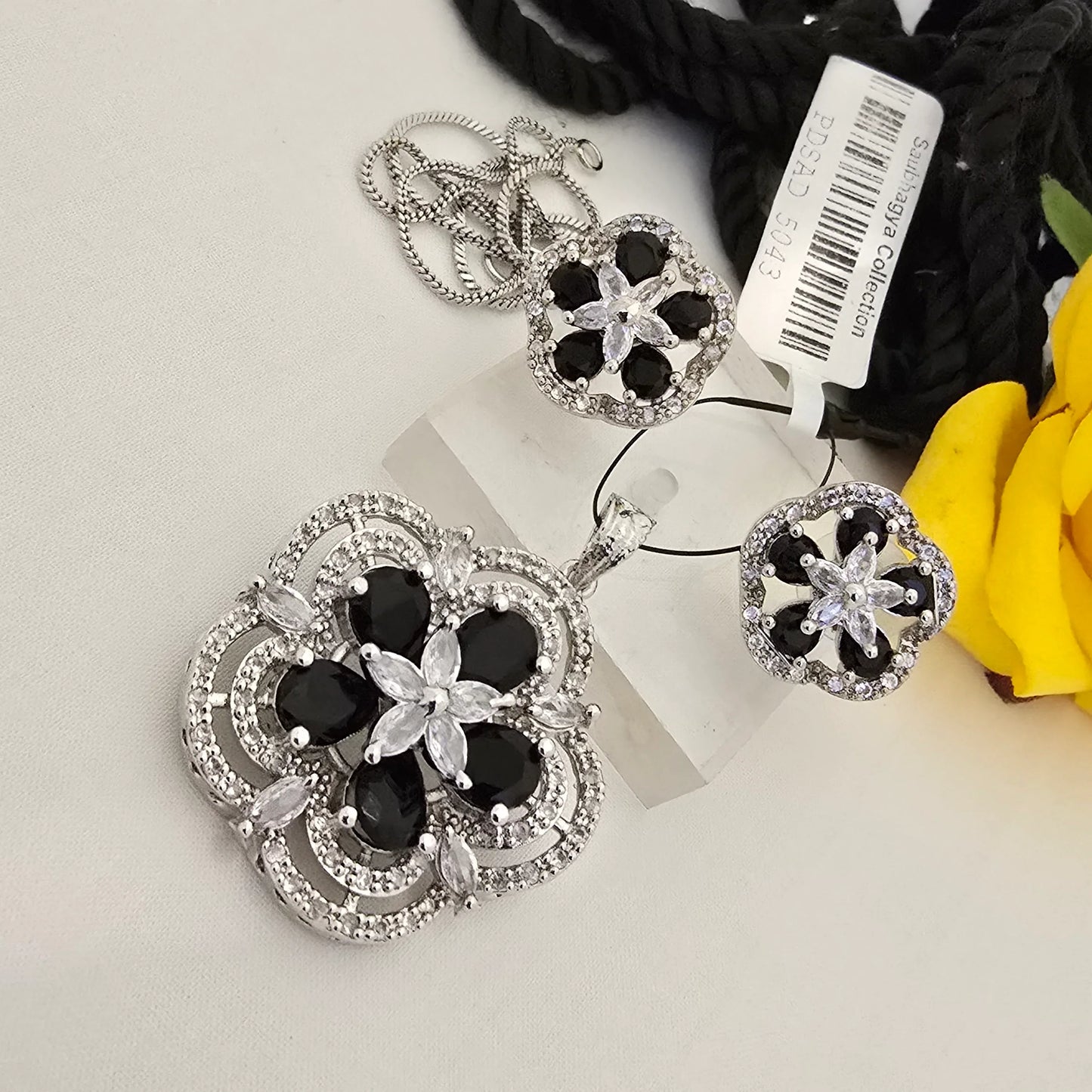 black_stone_floral_pendant_set_for_women - Saubhagya Collection 